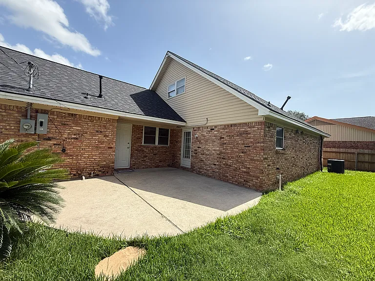 1502 Parkside Dr — Photo 14