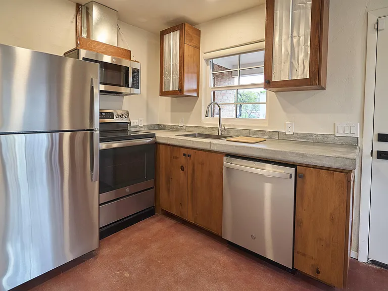 2542 E Seneca St — Photo 8