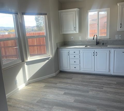 kitchen/breakfast nook