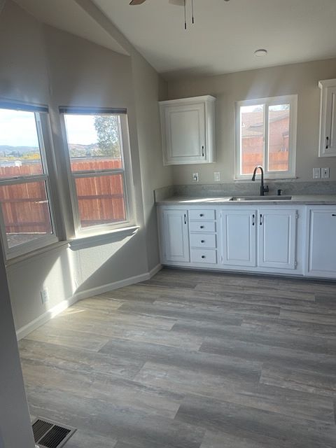 kitchen/breakfast nook