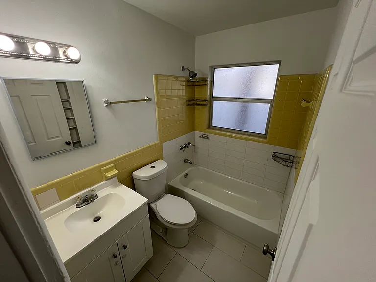 4365 Golden Gate Pkwy #B — Photo 8
