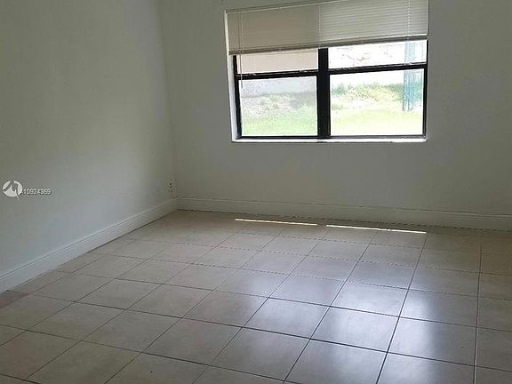 4th image of 8290 Lake Dr APT 103