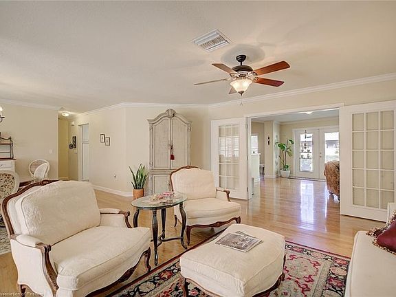 4th image of 4415 Lake Haven Blvd