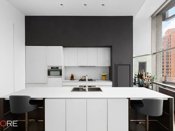 1 York Street 6E image 2 of 11