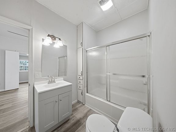 2nd image of 302 W Maple St