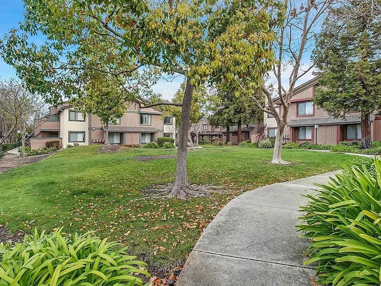 180 Hackamore Cmn — Photo 3