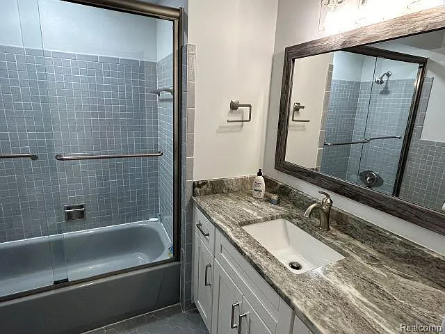 327 Millington Blvd — Photo 17