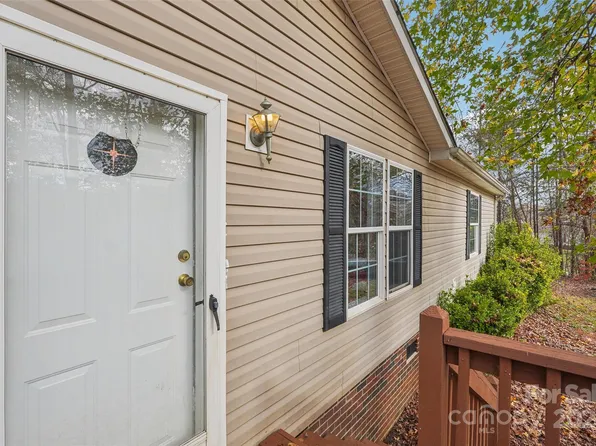 109 Gemstone Dr, Statesville, NC 28625