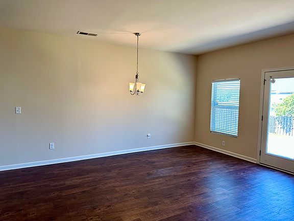 4th image of 305 Clover Park Lane