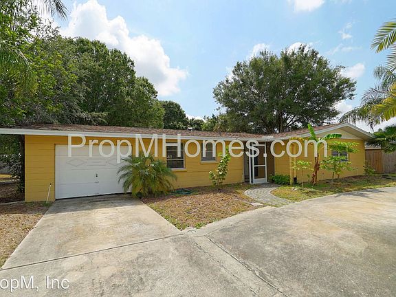 3rd image of 2905 Woodcrest Dr