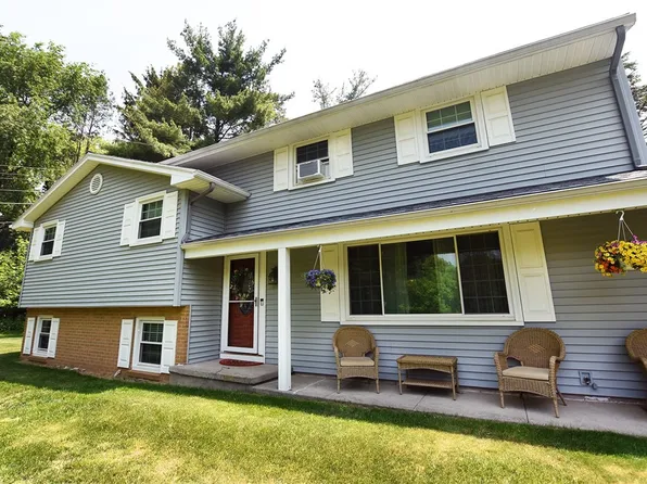 9 Little Spring Run, Fairport, NY 14450