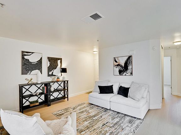 3rd image of 2709 Oak Rd APT G