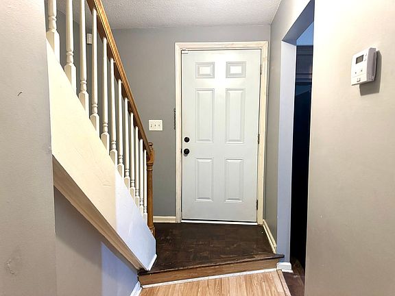 2nd image of 111 Carriage Pl