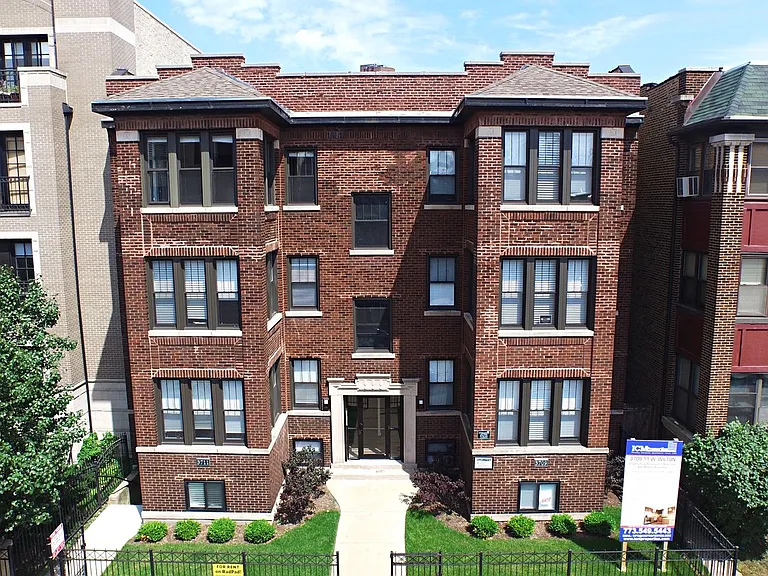 3702 N Wilton Ave #3 — Photo 15