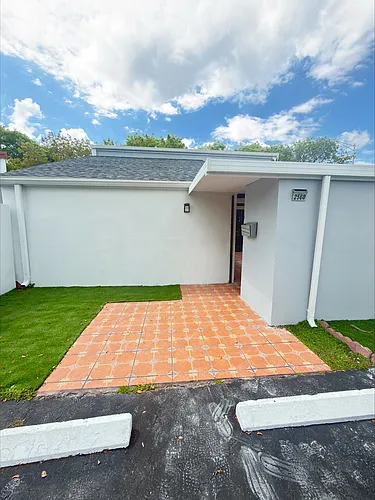 2560 SW 122nd Ct Photo 1