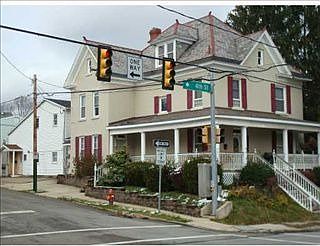 1st image of 411 S 4th St