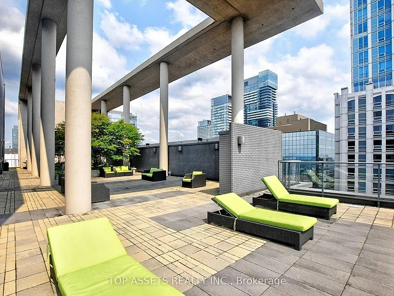 770 Bay St #2112 — Photo 25