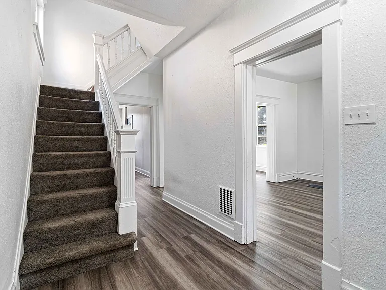 400 W Prospect Ave — Photo 7