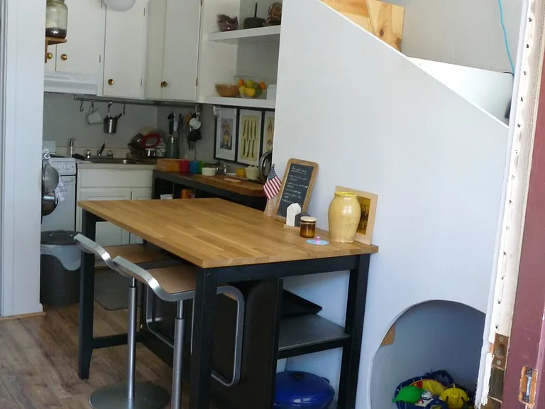 210 Locust St — Photo 2