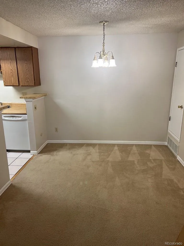 1 bed, 1.0 bath, 708 sqft, $1,095 — Photo 2