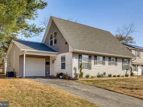 21 Berkshire Ln, Willingboro, NJ 08046