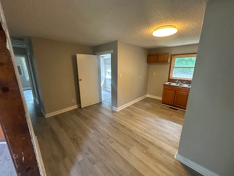 2401 Acorn St — Photo 3