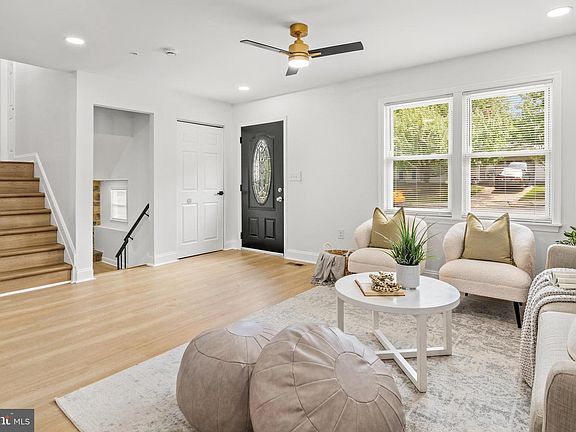 5th image of 1424 Regent St