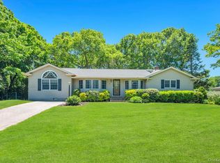 8 Camille Ln, Holbrook, NY 11741