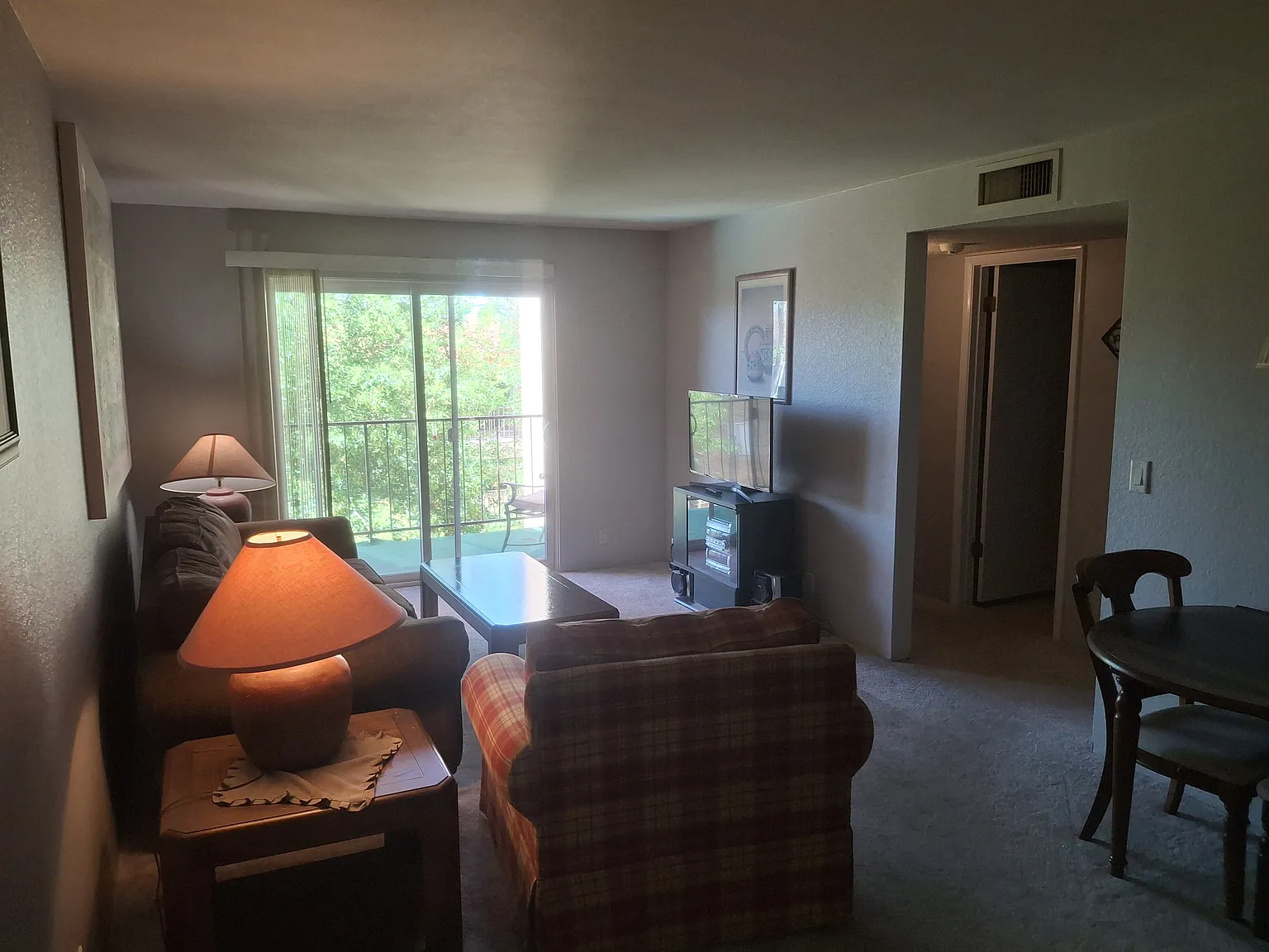 2 bed, 840 sqft, $1,300 — Photo 4