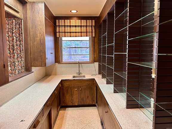 5th image of 1215 N Washington