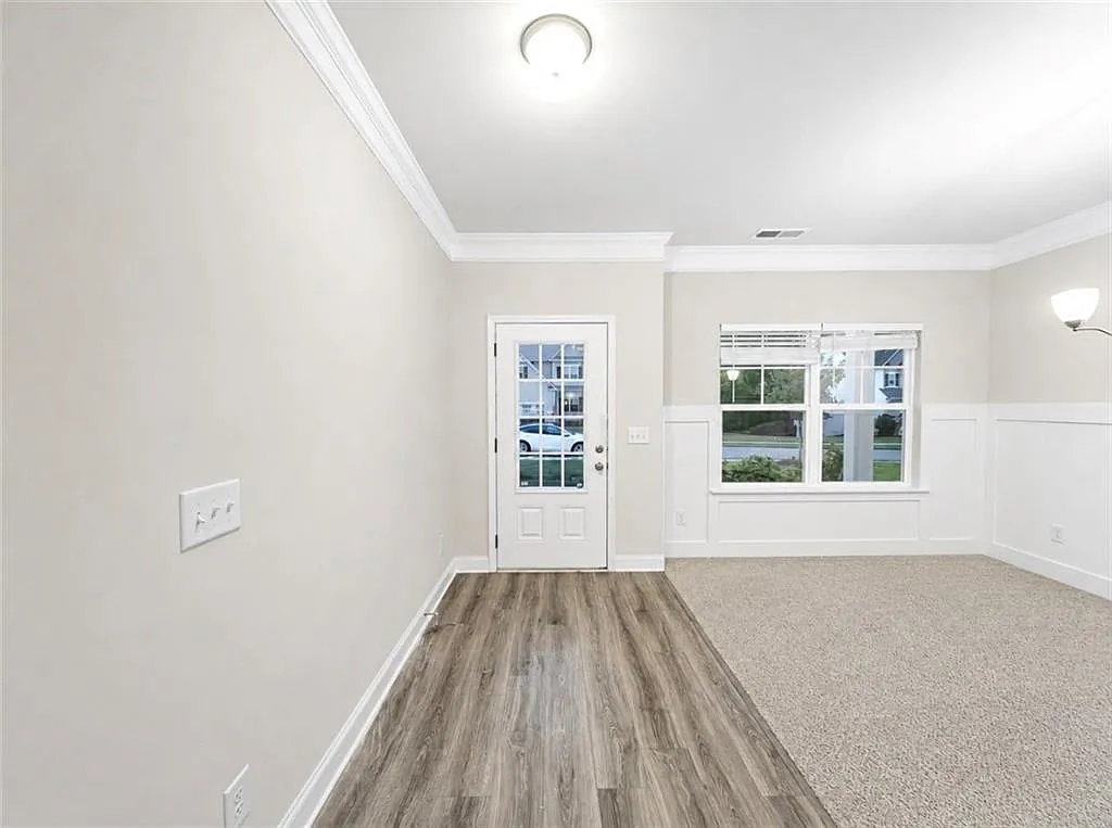 4 bed, 3.0 bath, 2545 sqft, $2,400 — Photo 4