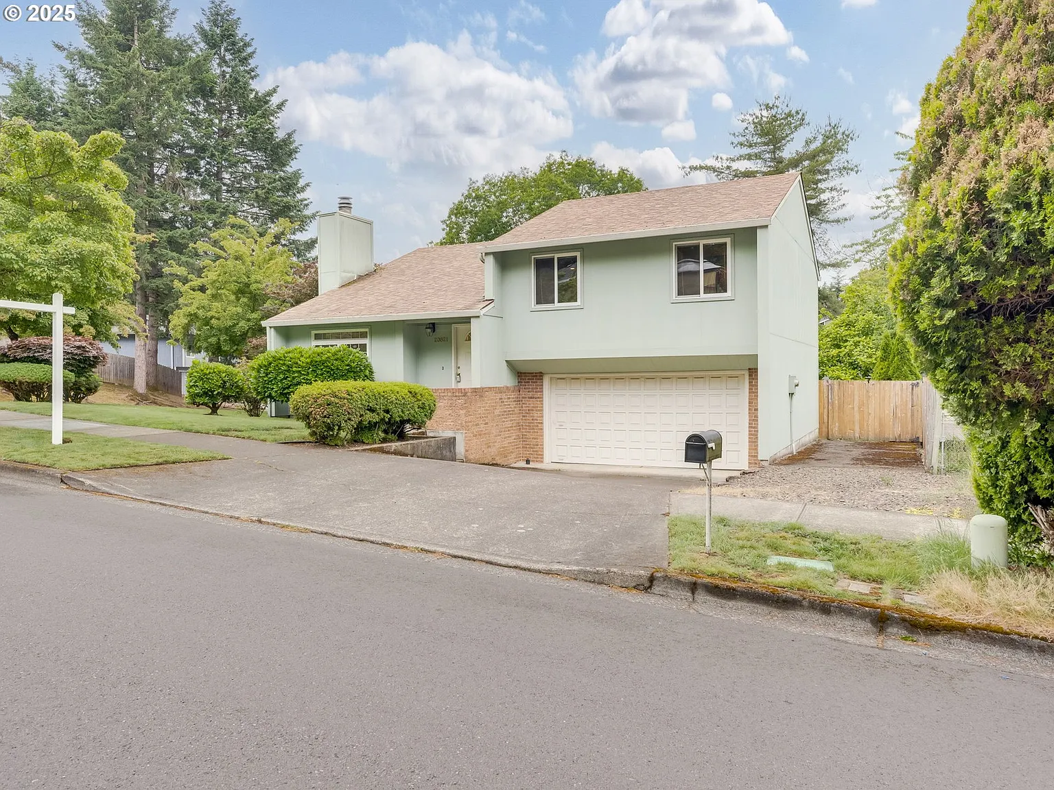 20621 SW Martinazzi Ave photo 1