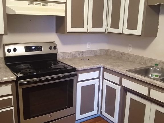 3rd image of 111 Elm St APT 3