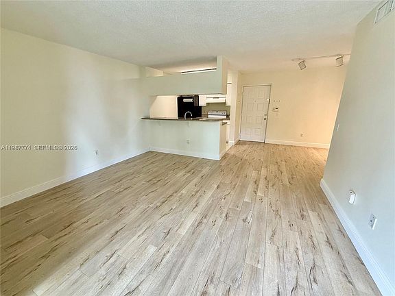 2nd image of 410 S Park Rd #1105