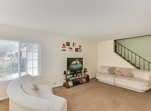 5th image of 1909 Greenleaf Dr