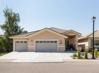 319 NE Canyon Blvd W, Lethbridge, AB T1K 6V2