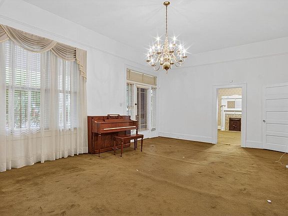 5th image of 558 Rowland St