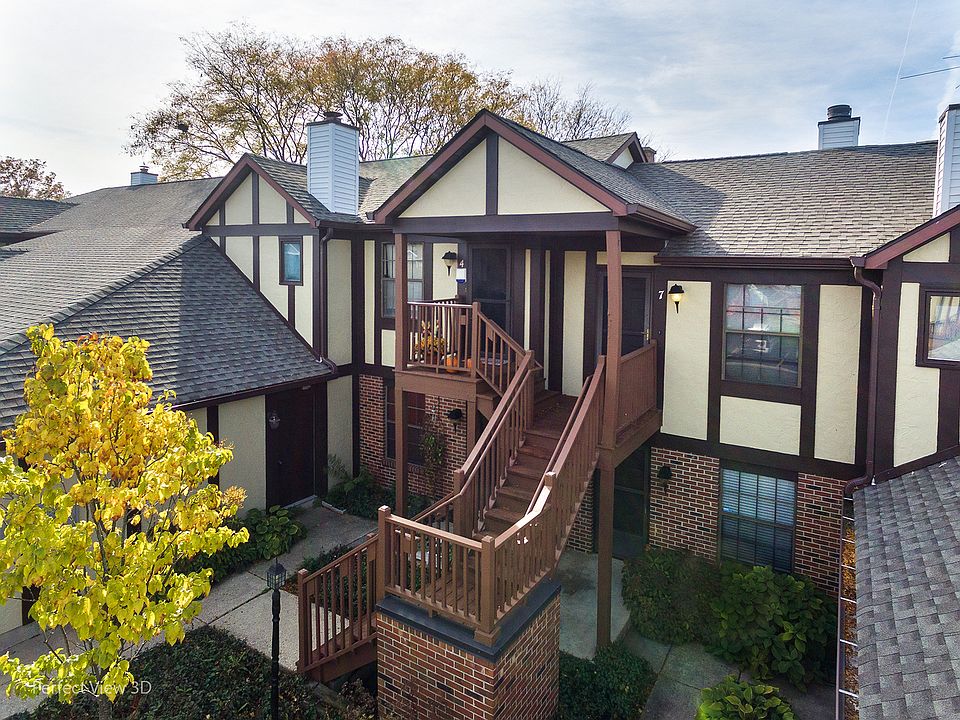 1st image of 384 Sandhurst Cir APT 4