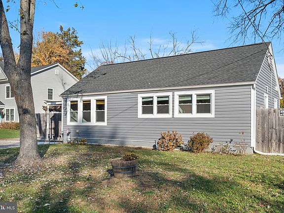 3rd image of 3131 Headrow Cir