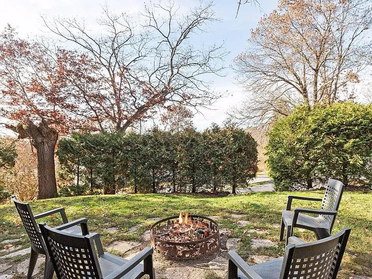 Great outdoor lounging area with views of lake