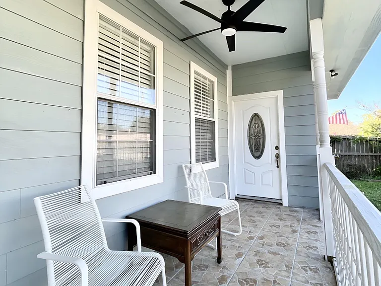 301 Tabor St — Photo 3