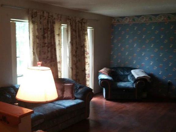 3rd image of 12011 Glenhill Dr