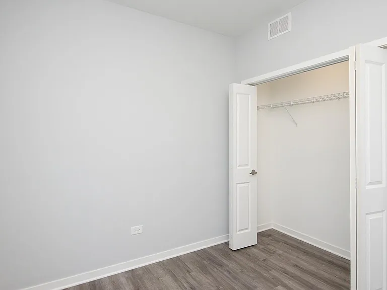 1813 W Cermak Rd #3 — Photo 22