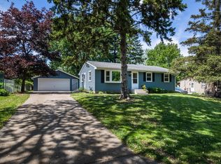 616 Esther Ln, Woodbury, MN 55125