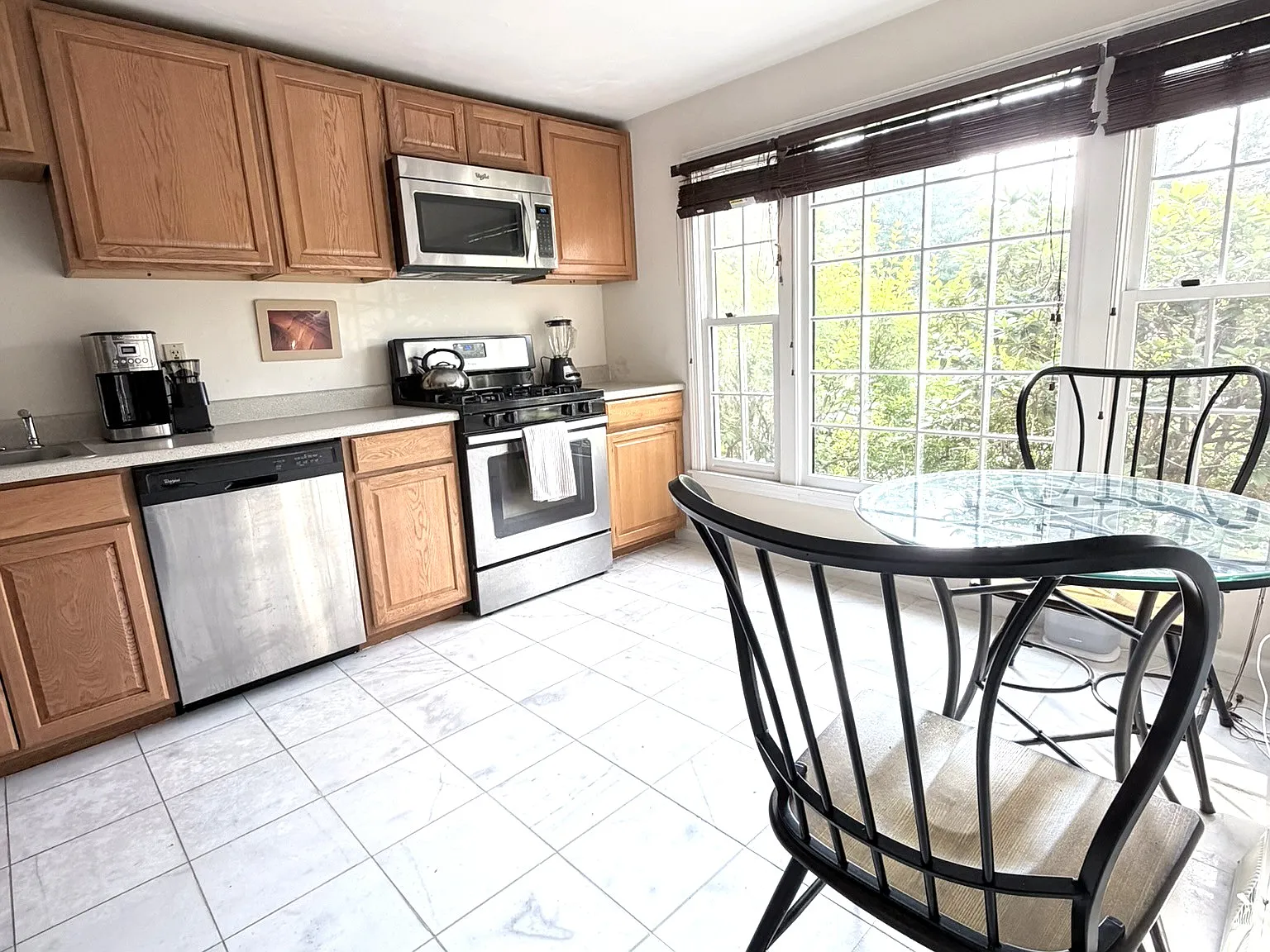 2 bed, 1.5 bath, 2561 sqft, $3,195 — Photo 3