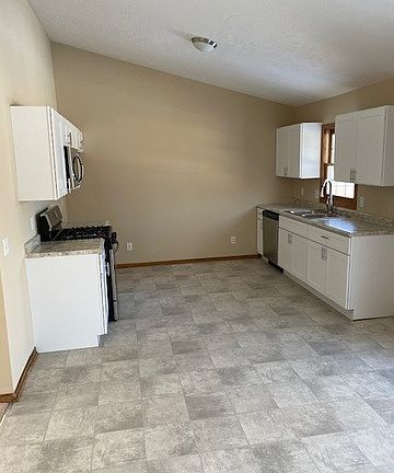 3rd image of 4744 Alexandra Ln