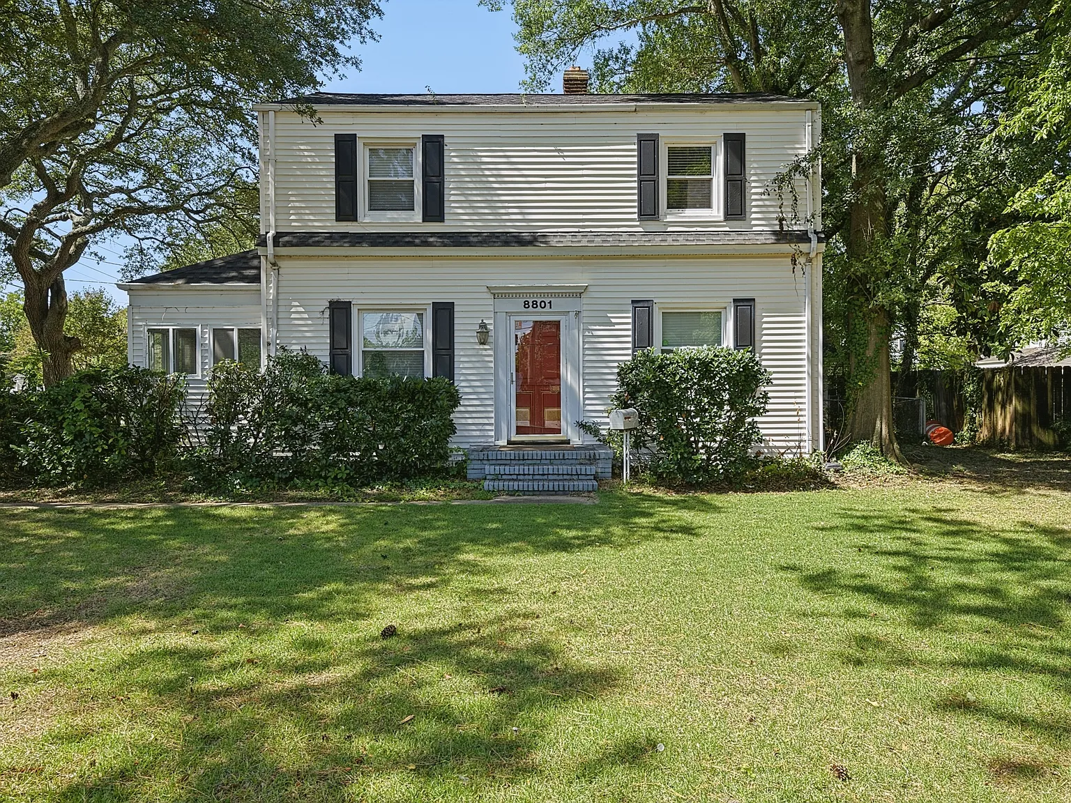 3 bed, 1.5 bath, 1700 sqft, $2,500 — Photo 2