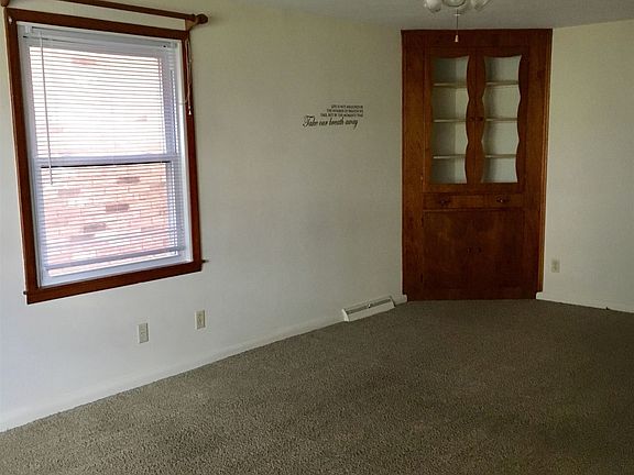 206 Maple Living Room
