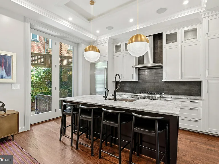 2121 R St NW — Photo 12