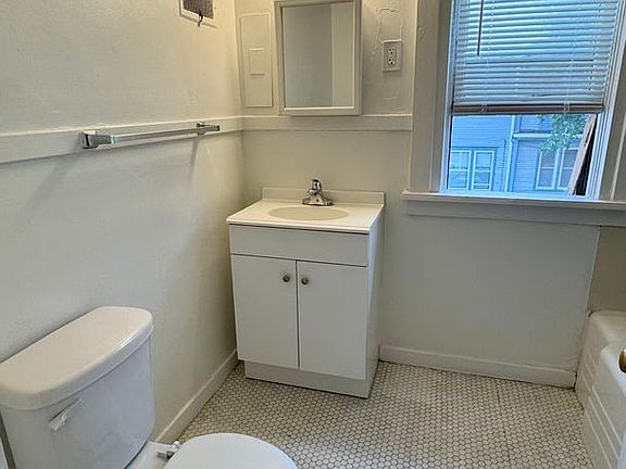 4th image of 314 Cherry St SE APT 1